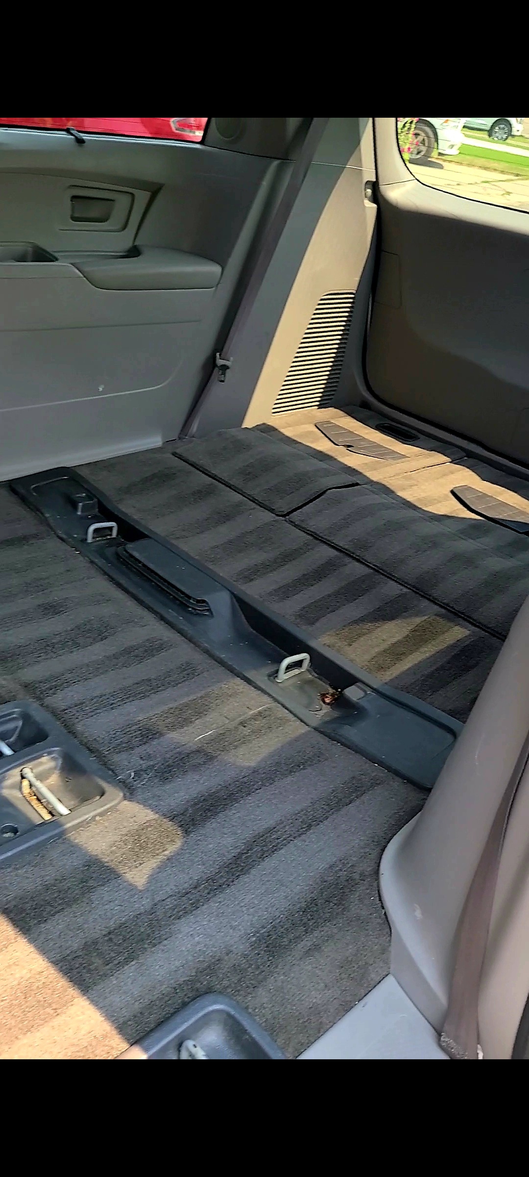 Deep carpet vacuum with clean stripe lines